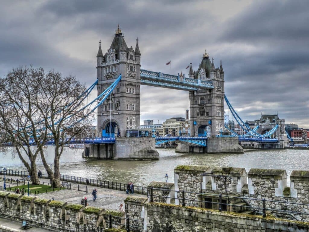 Daily Insights – Fiscal Spending Concerns Push UK Bond Yields Higher