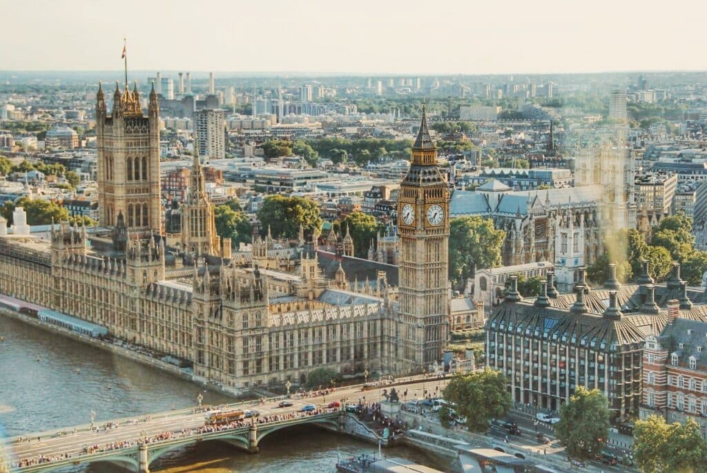 Daily Flows &#038; Insights &#8211; U.K. CPI falls into the Target Band